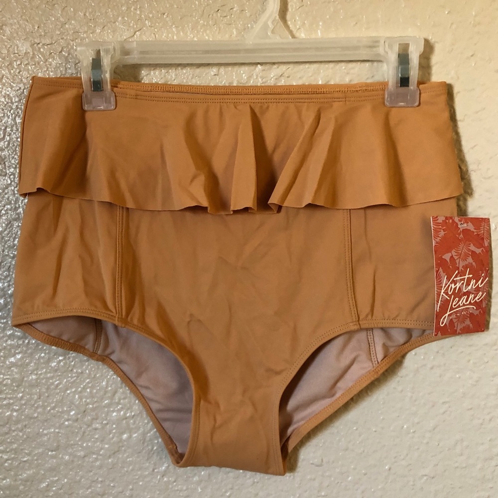 NWT Kortni Jeane ruffle bottoms